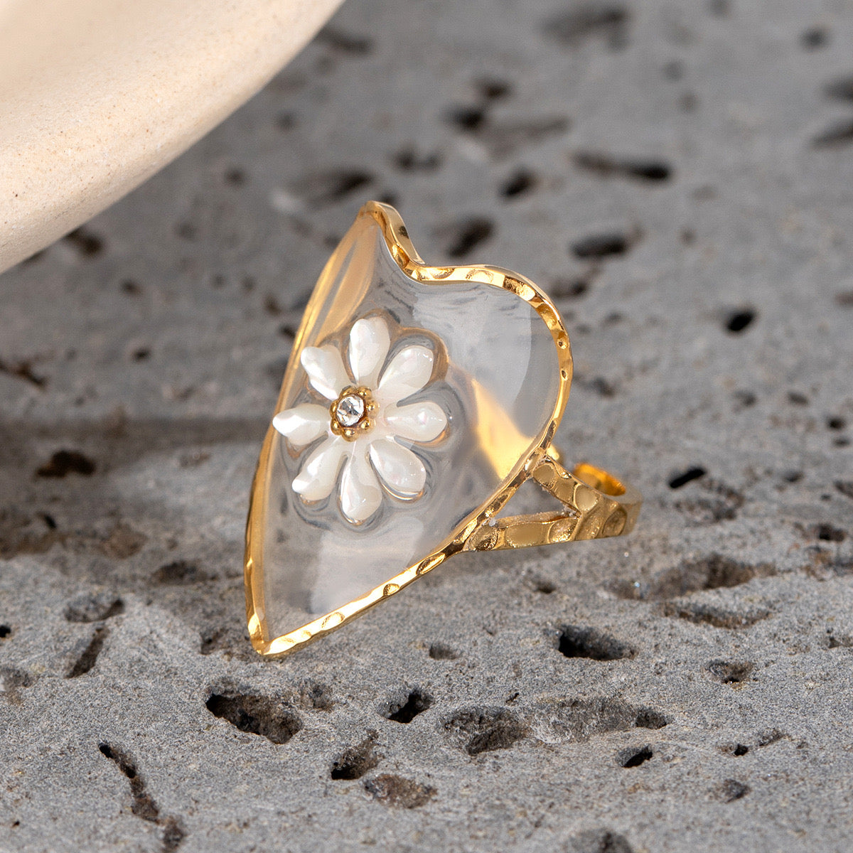 Clysa Clear heart flower ring