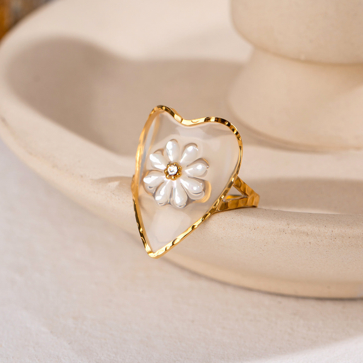 Clysa Clear heart flower ring