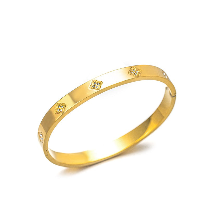 Clover flower bangle