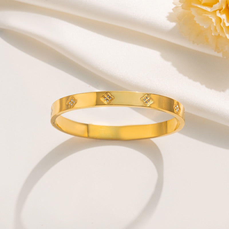 Clover flower bangle