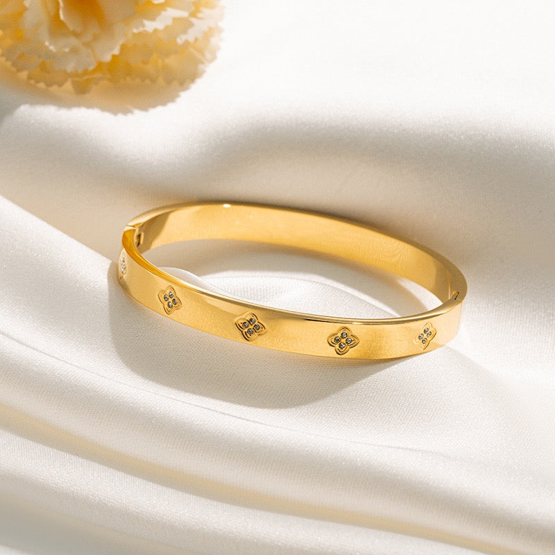 Clover flower bangle