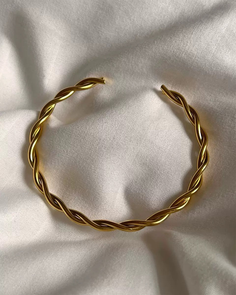 Twist dainty bangle