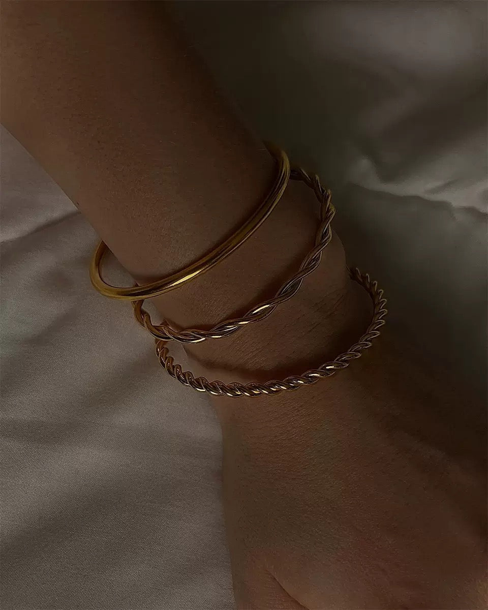 Twist dainty bangle