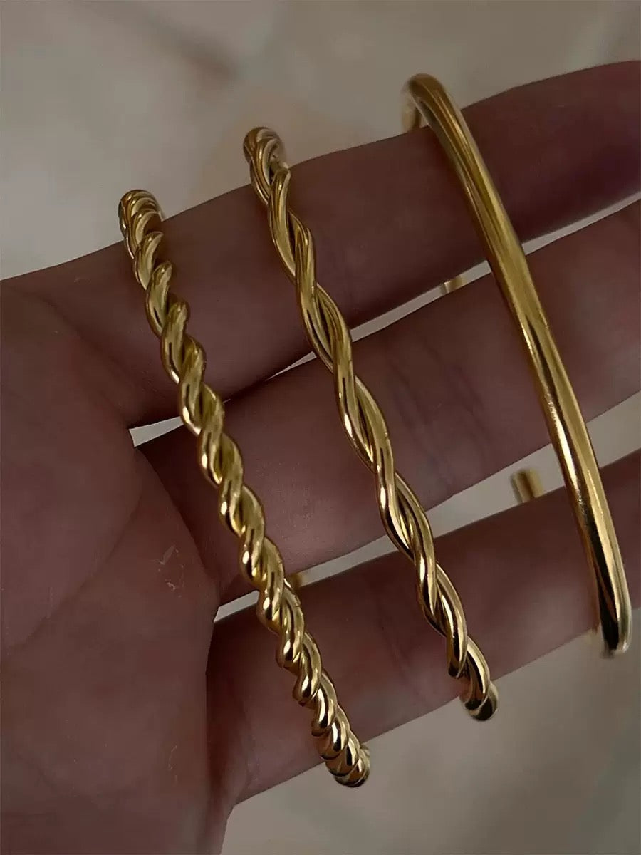 Twist dainty bangle