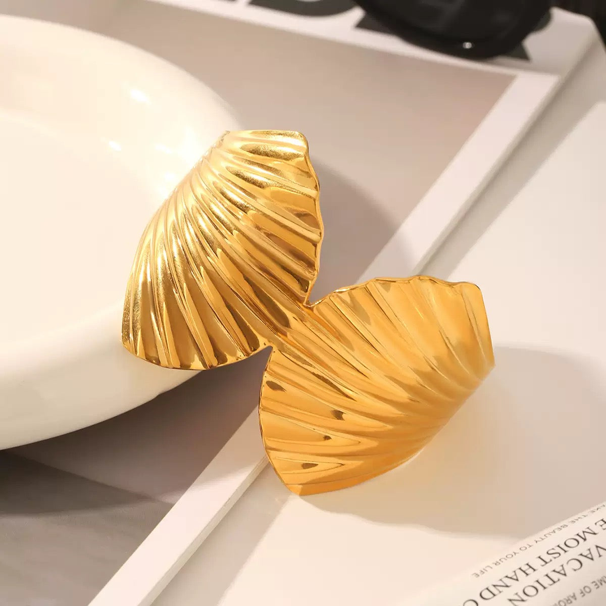 Double big shells bangle