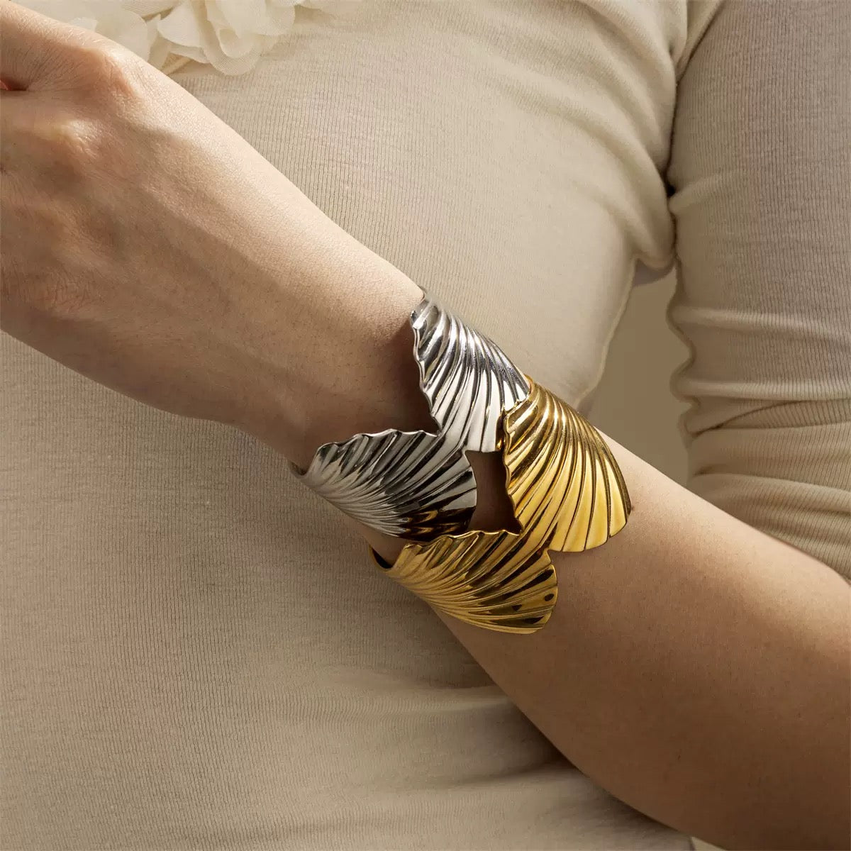 Double big shells bangle