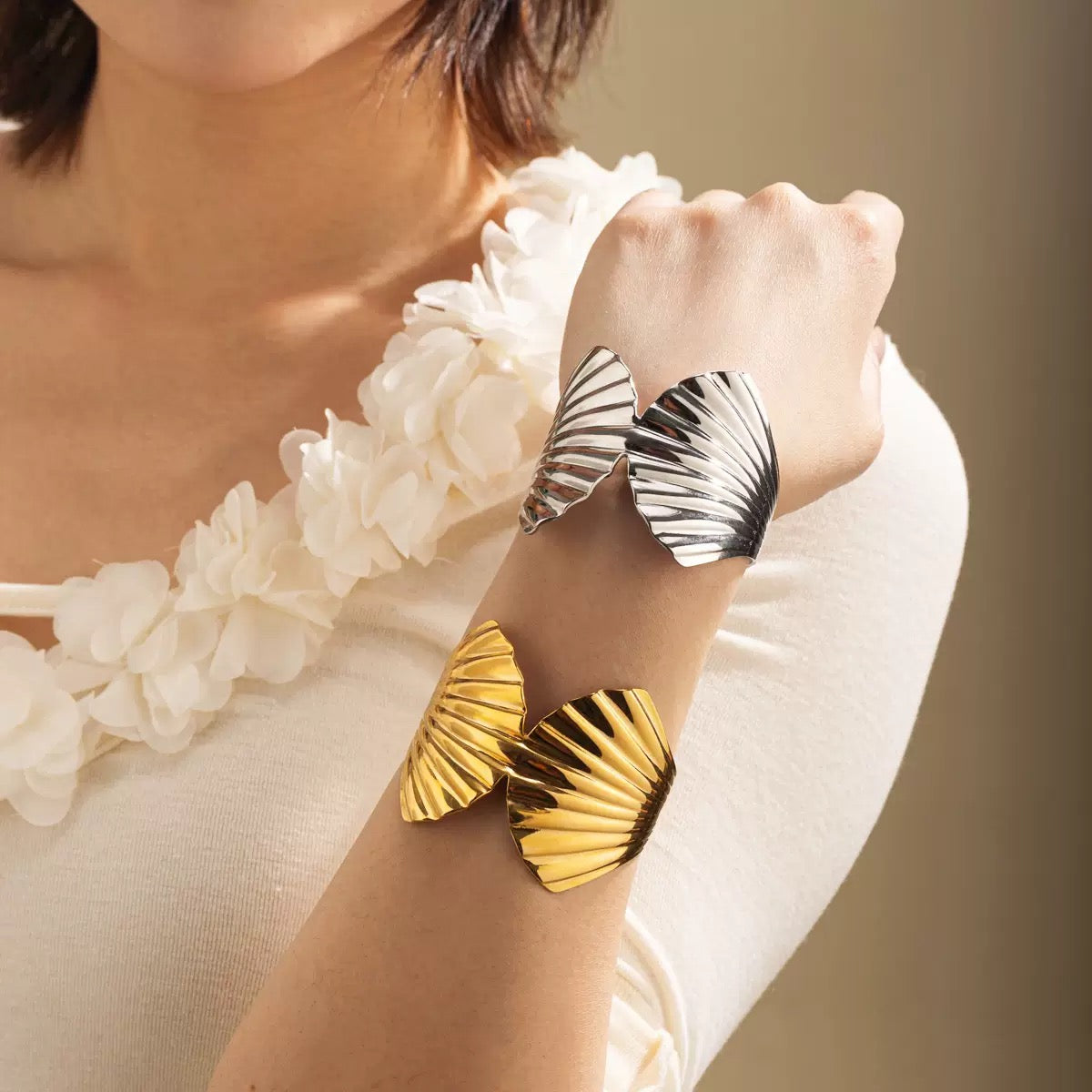 Double big shells bangle