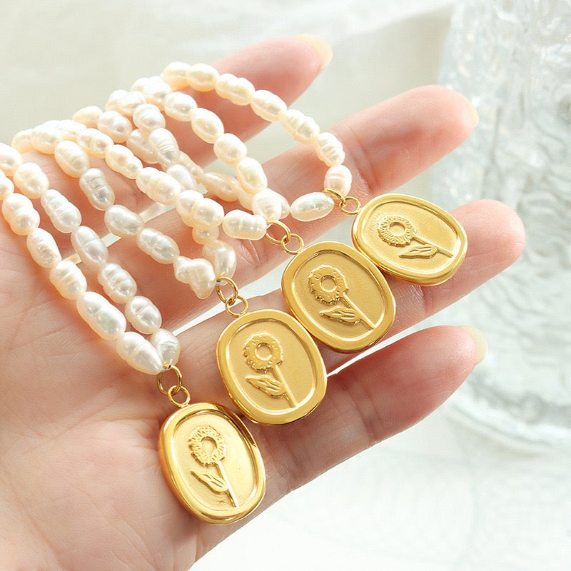 Sunflower freshwater pearls necklace