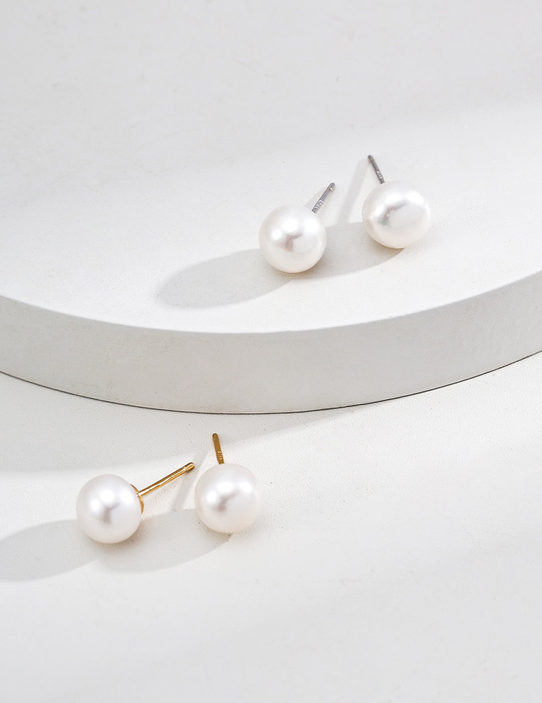 Classic Pearl studs