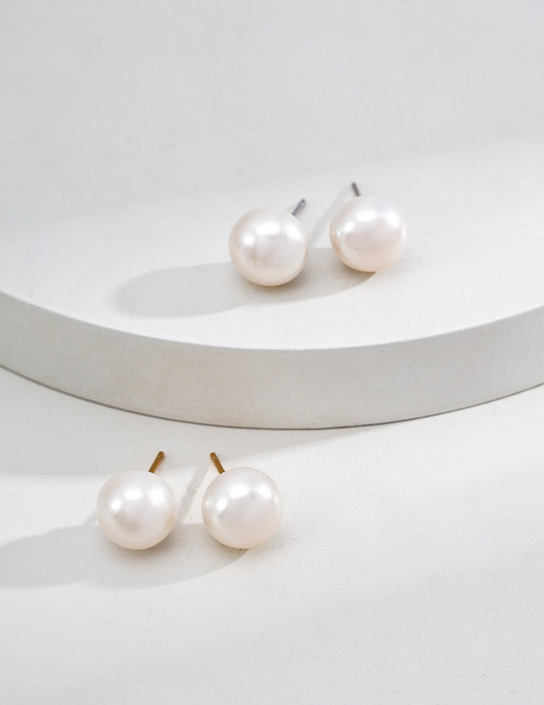 Classic Pearl studs