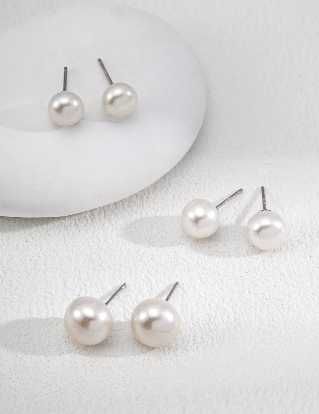 Classic Pearl studs