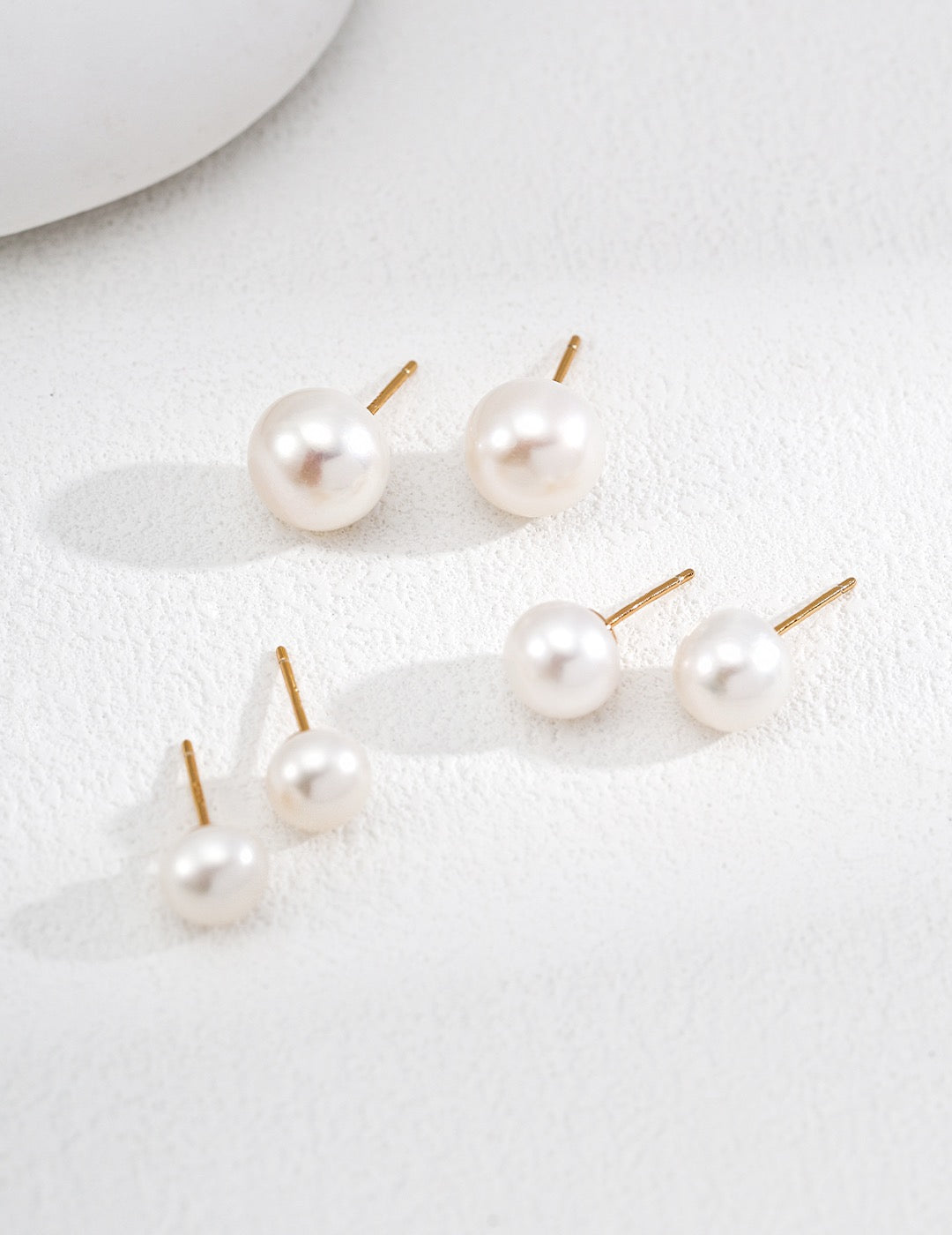 Classic Pearl studs