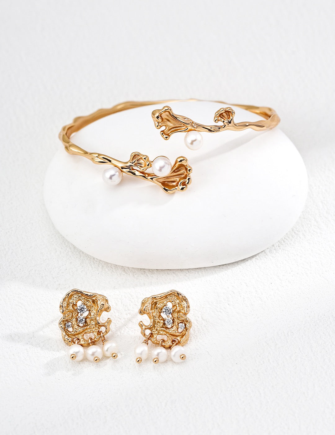 Melting mountain pearl earrings