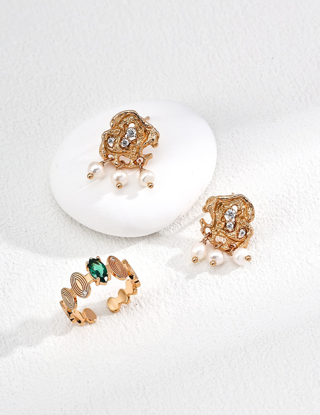 Melting mountain pearl earrings