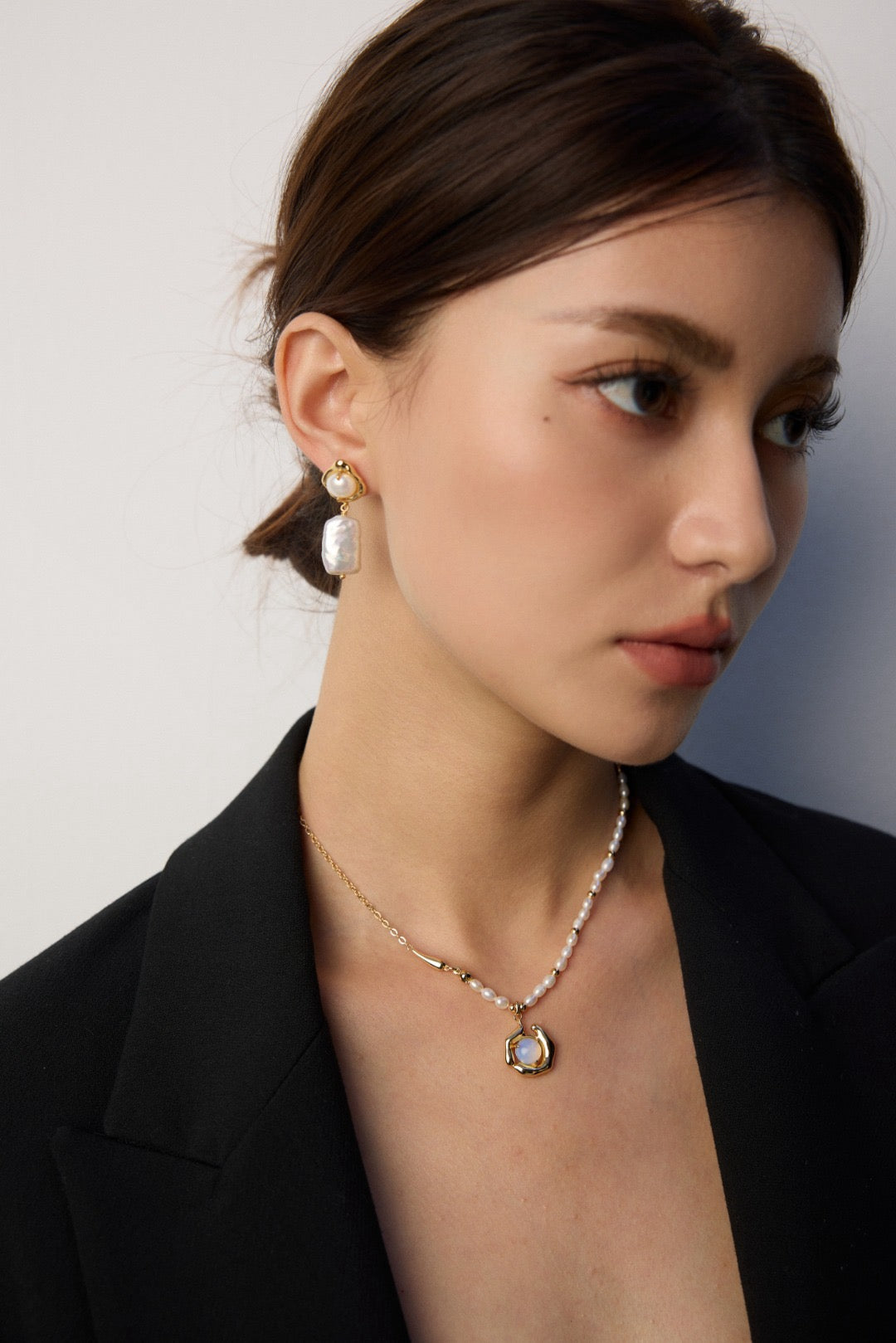 Moon stone pearl necklace