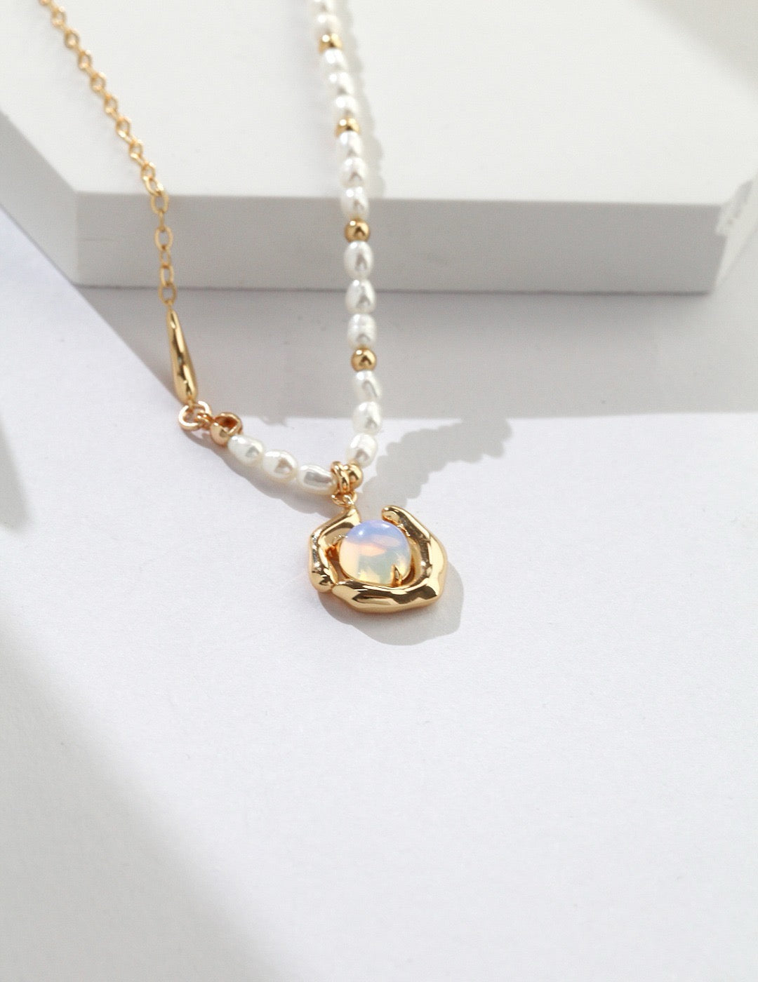 Moon stone pearl necklace