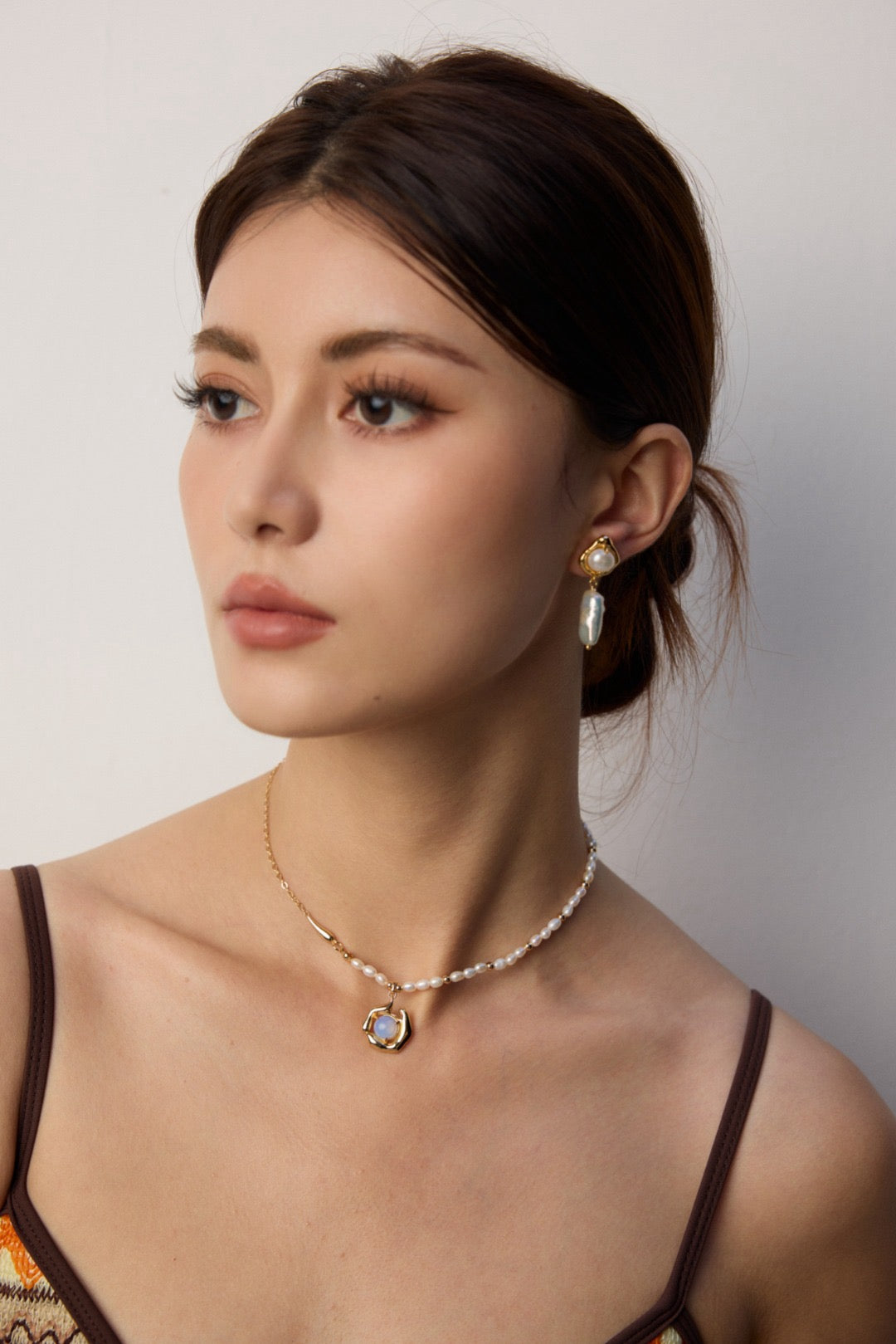 Moon stone pearl necklace