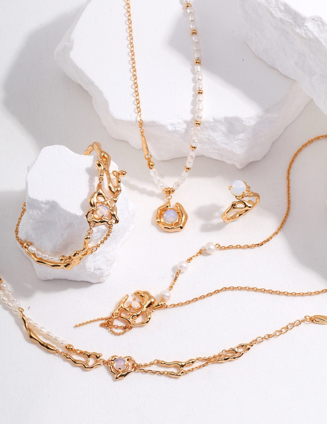 Moon stone pearl necklace