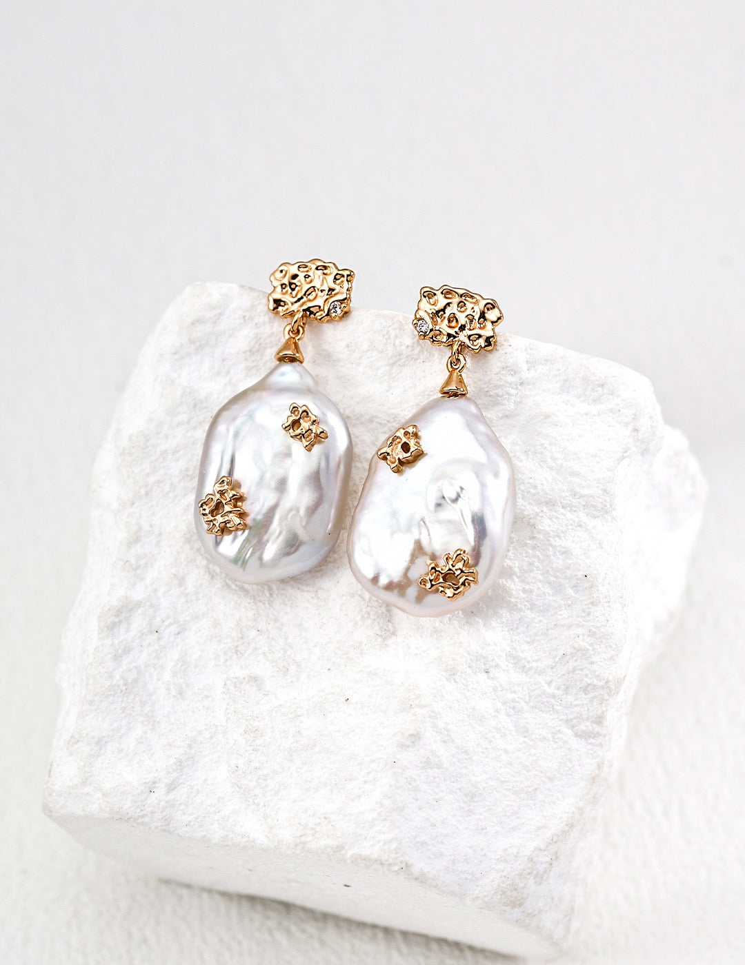 Leaf baroque pearls earrings