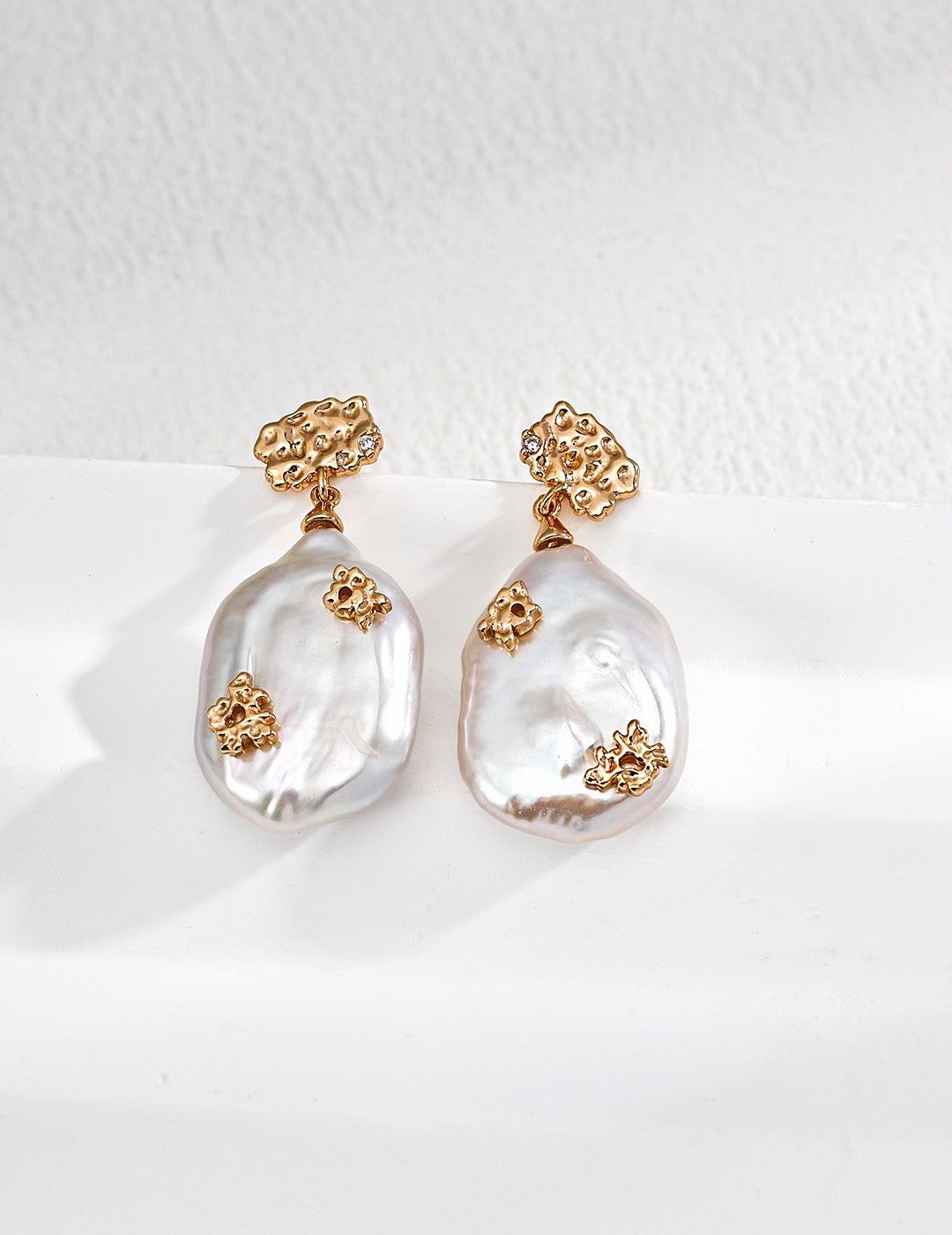 Leaf baroque pearls earrings