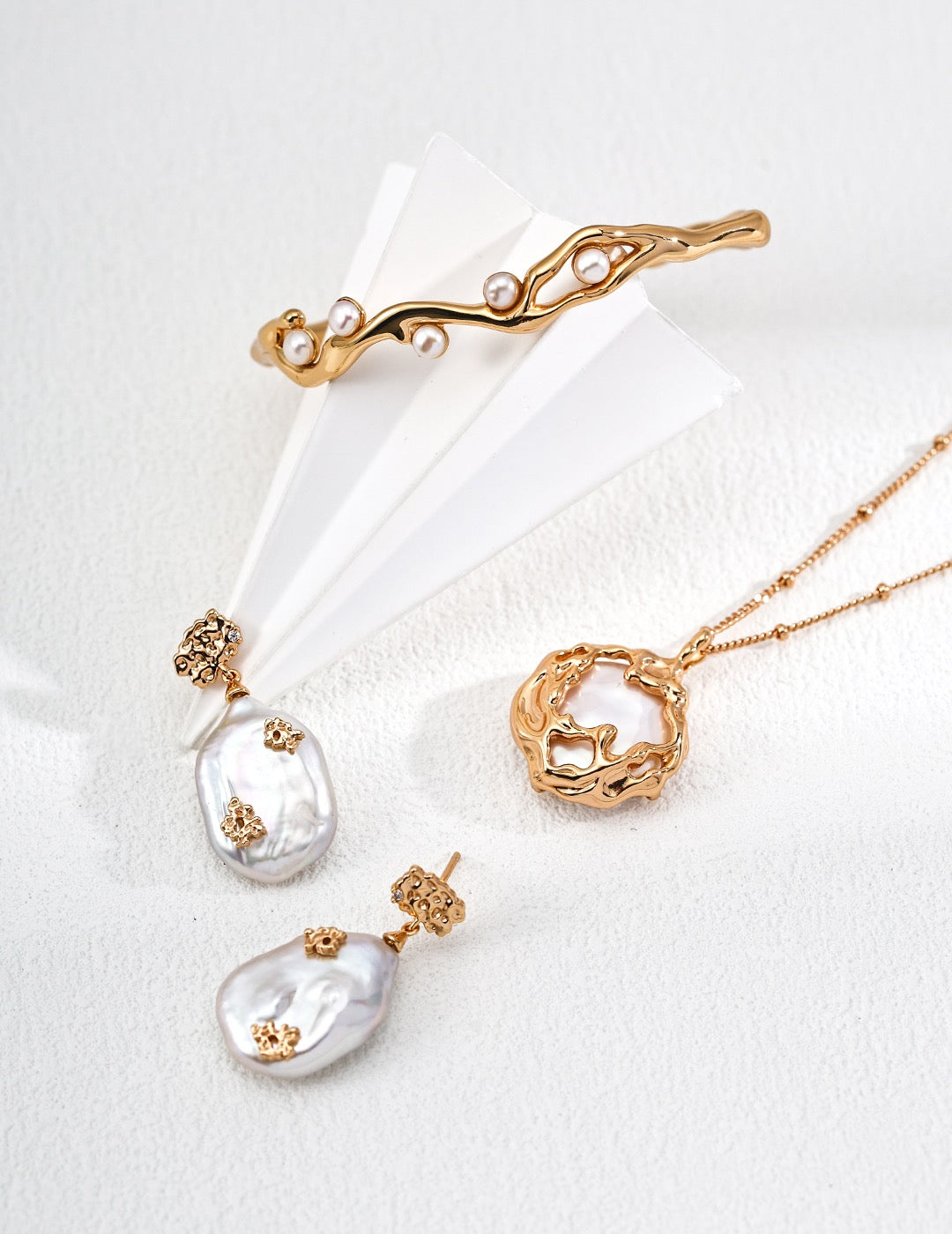 Leaf baroque pearls earrings