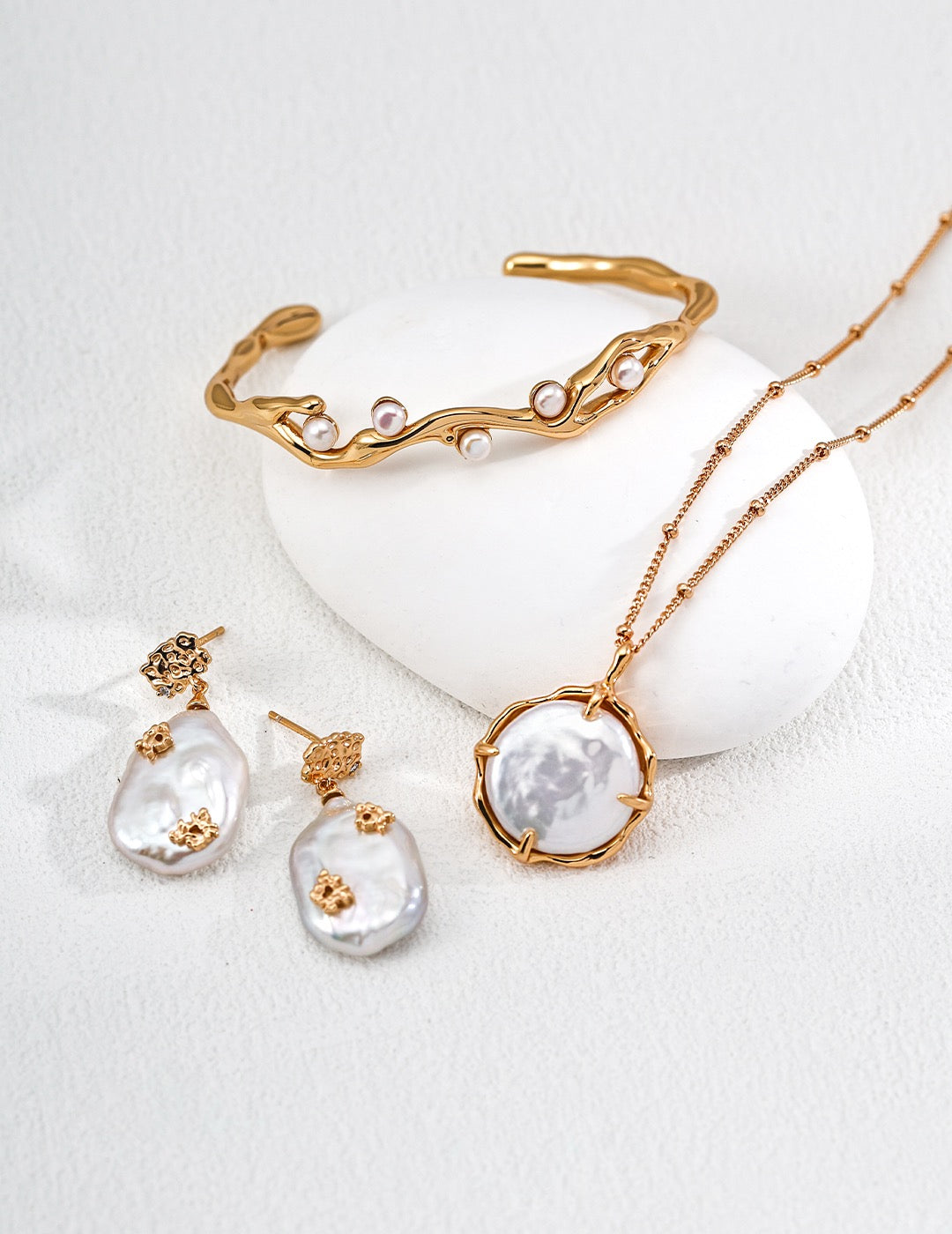 Leaf baroque pearls earrings