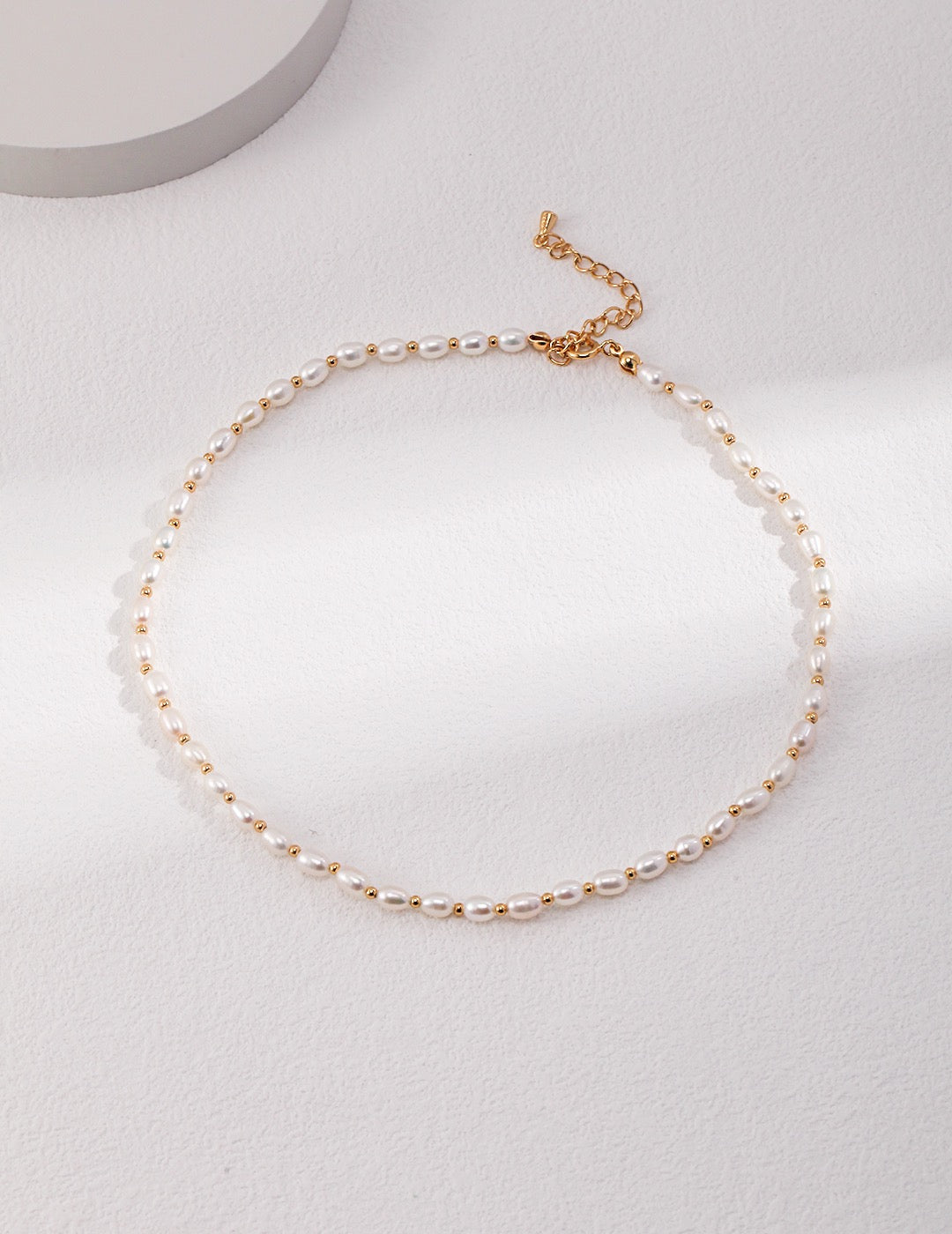 Classic golden pearl necklace