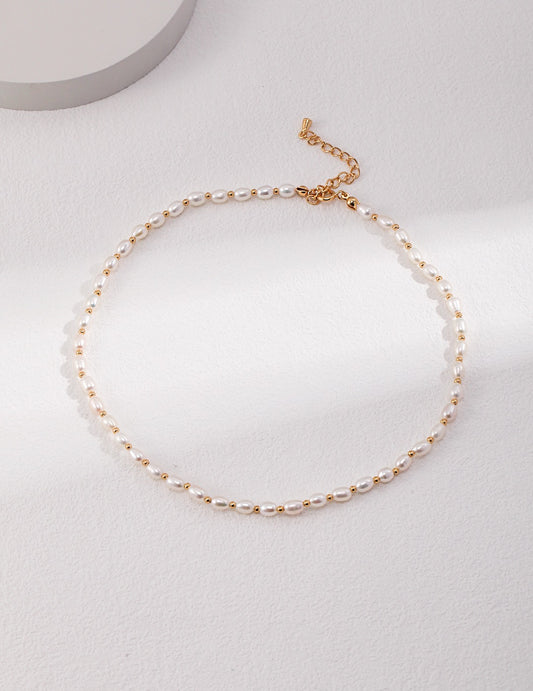 Classic golden pearl necklace