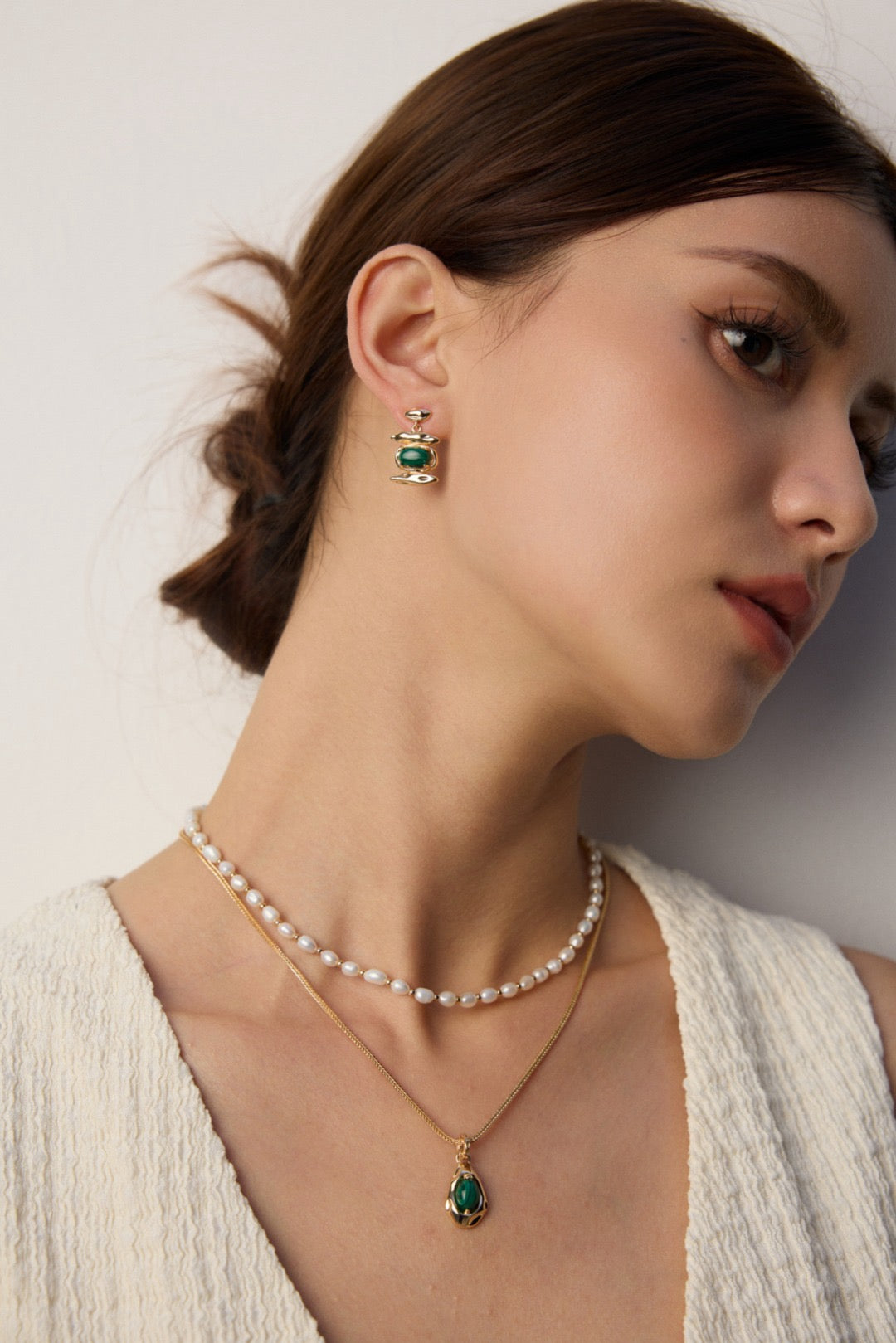 Classic golden pearl necklace