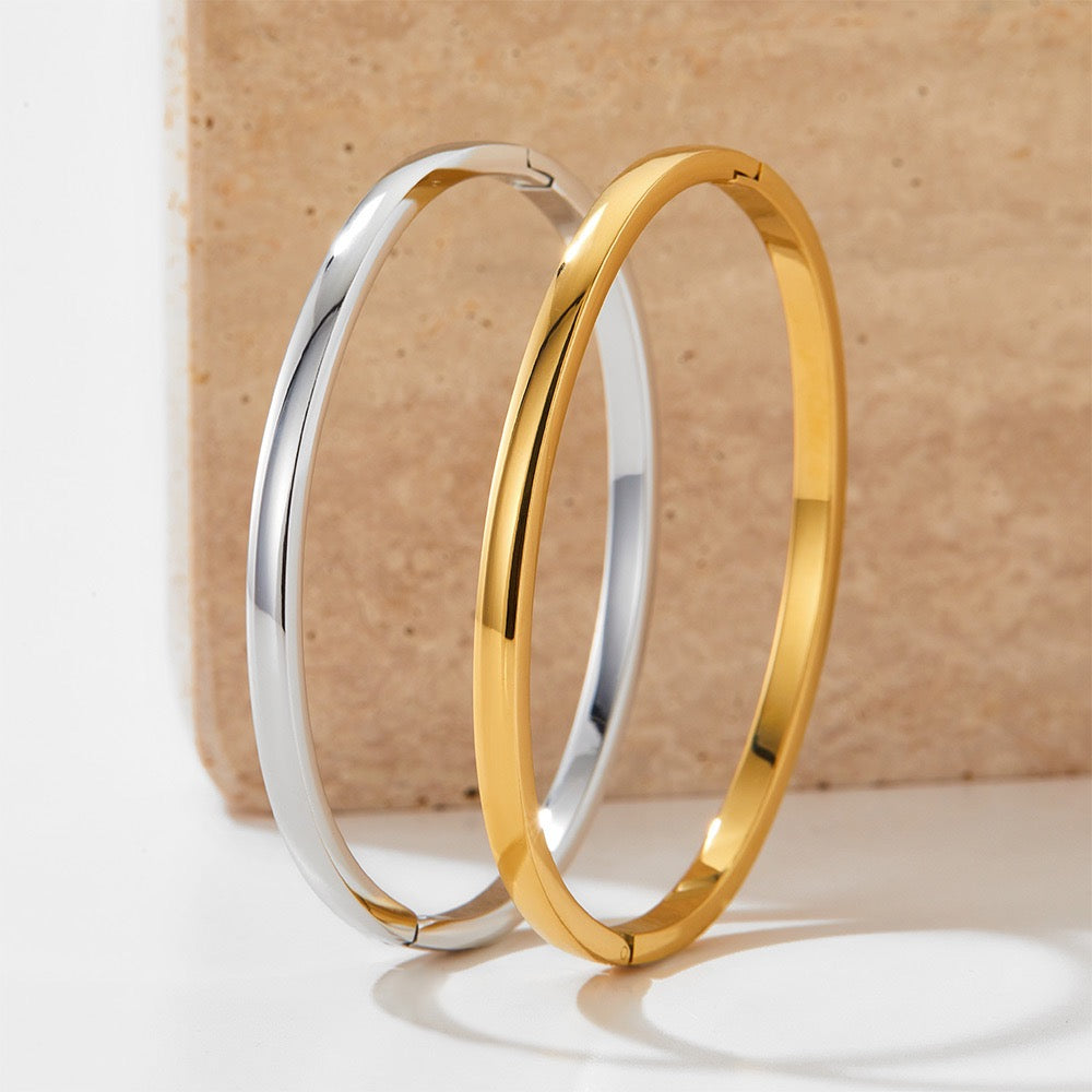 Classic round bangles