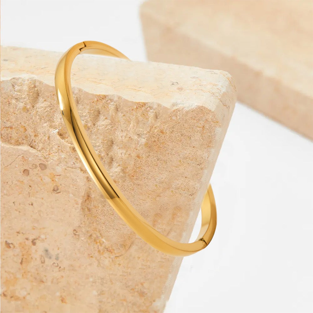 Classic round bangles