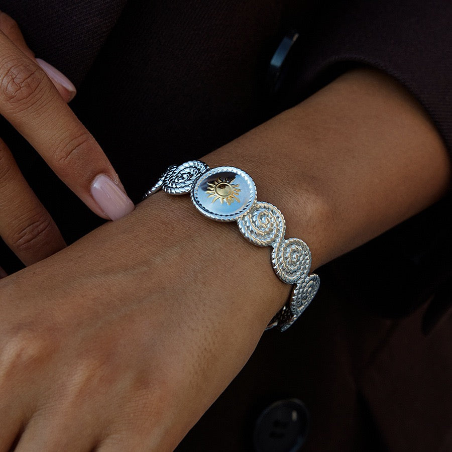 Gibi swirl sun bangle