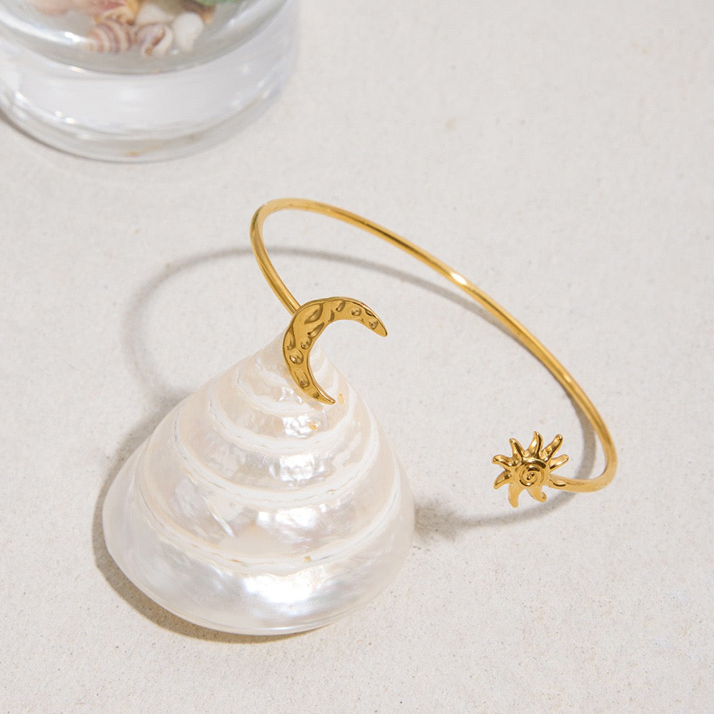 Goya moon and sun bangle
