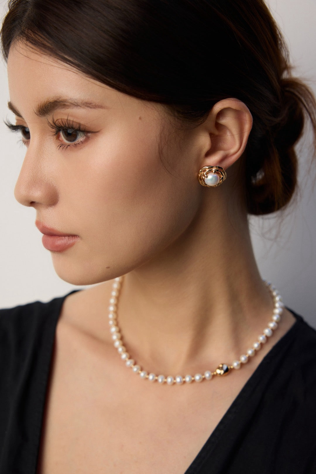Classic pearl studs
