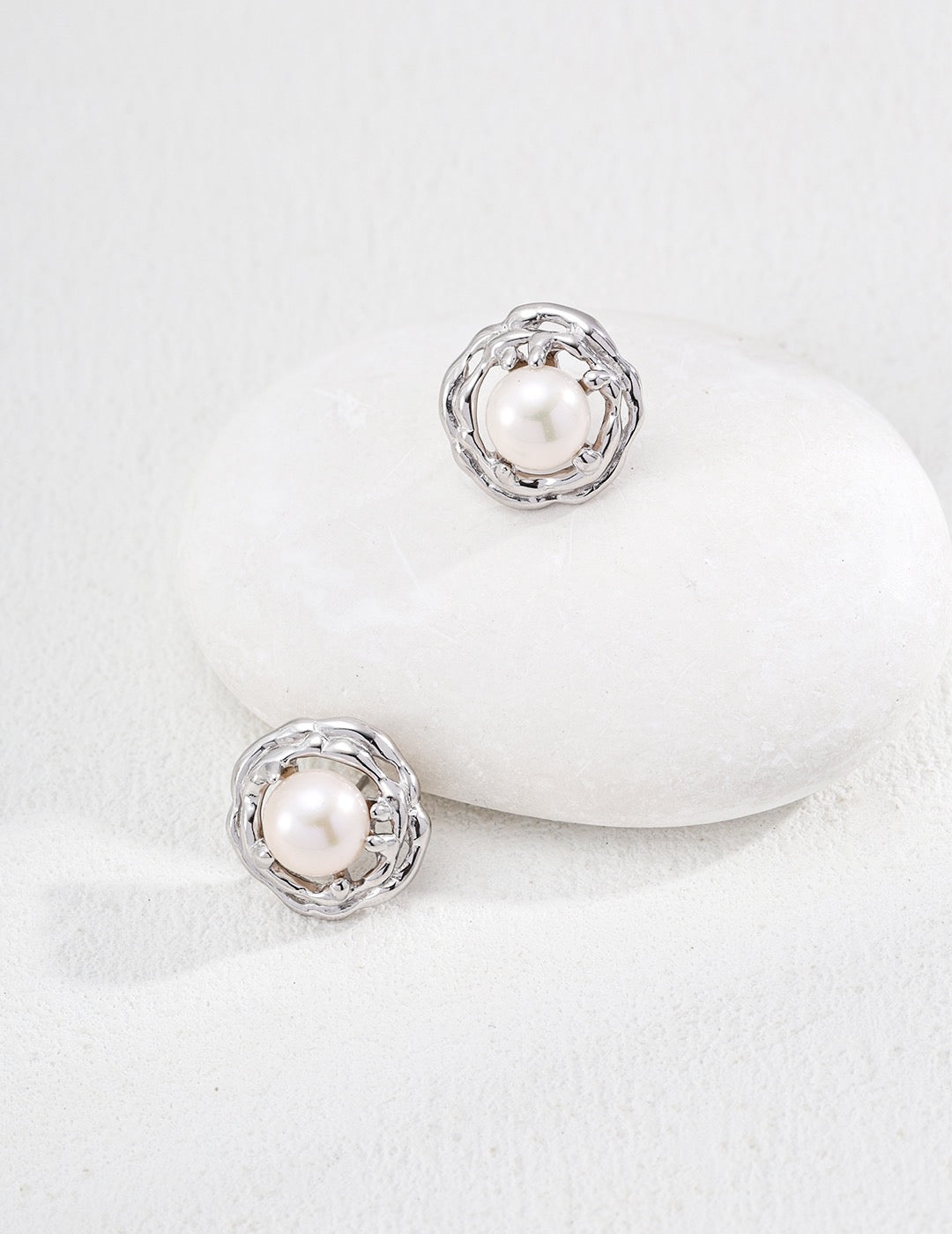 Classic pearl studs