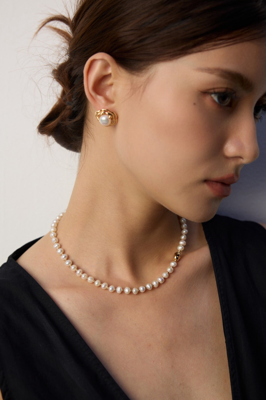 Classic pearl studs