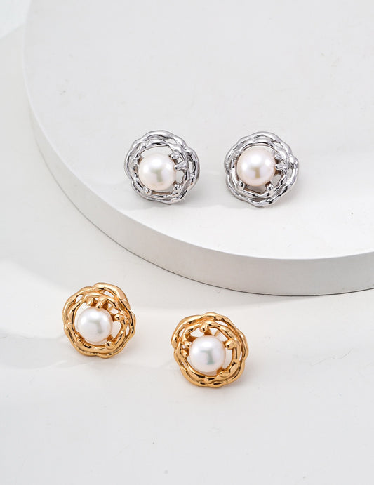 Classic pearl studs