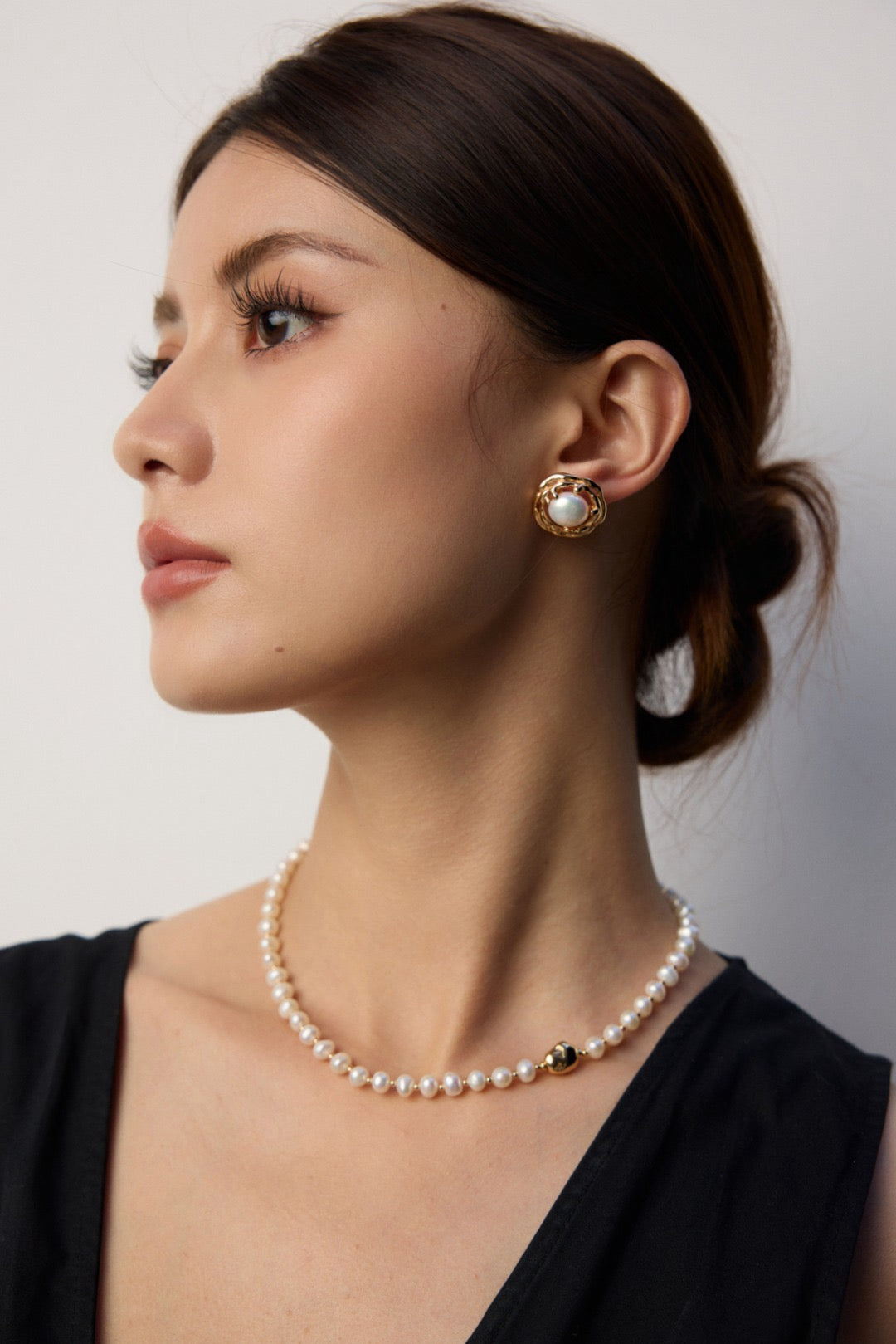 Classic pearl studs