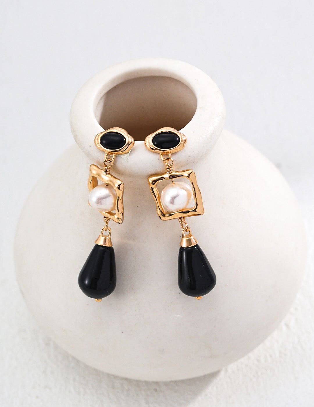 Black agate pearl earrings