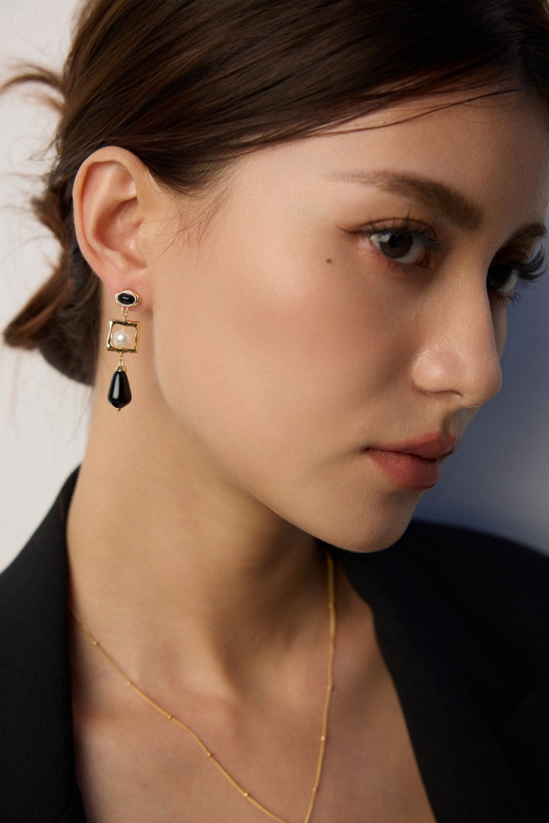 Black agate pearl earrings