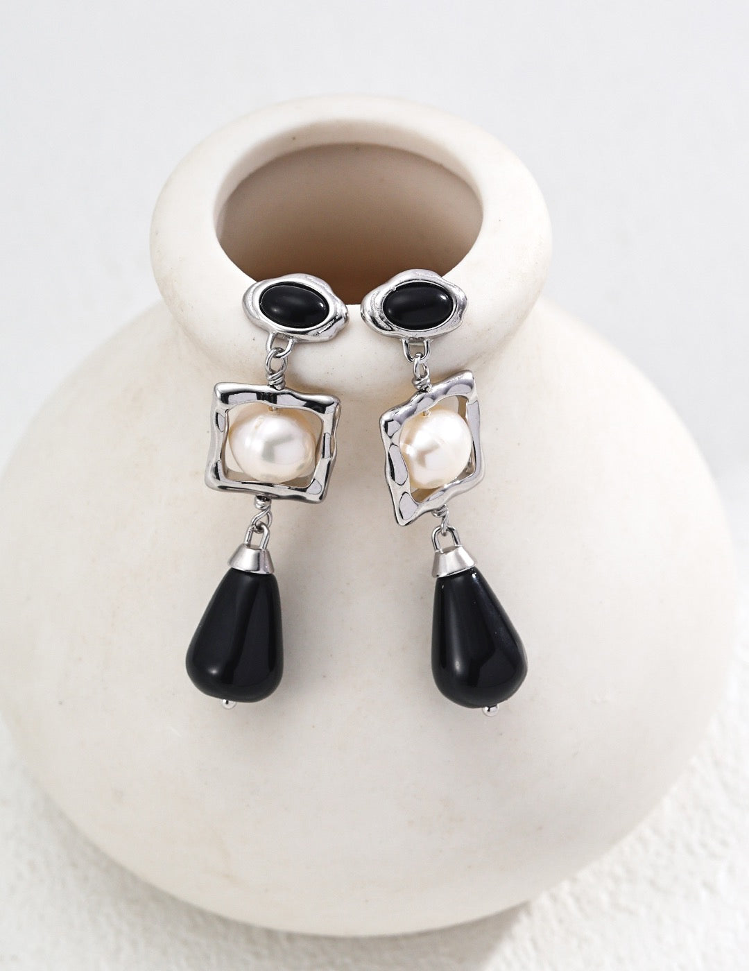 Black agate pearl earrings