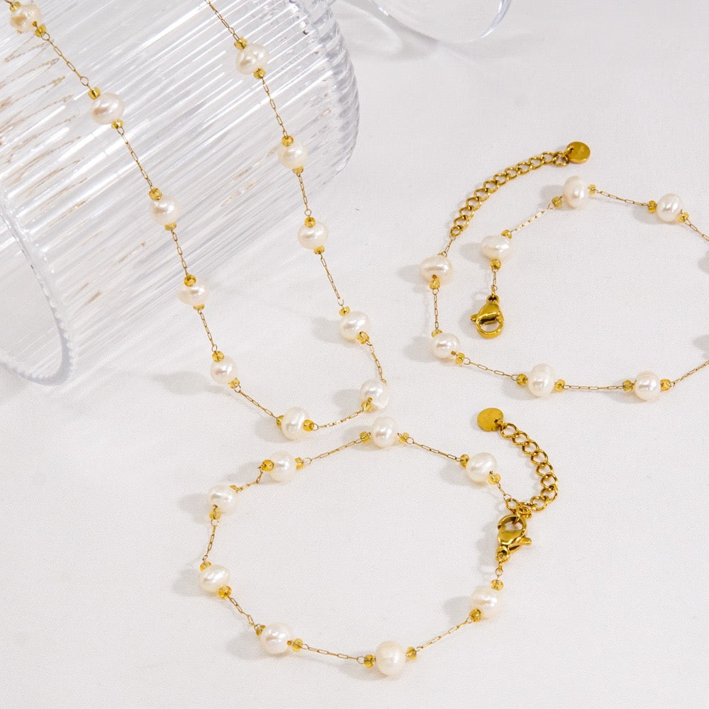 Freshwater pearls set