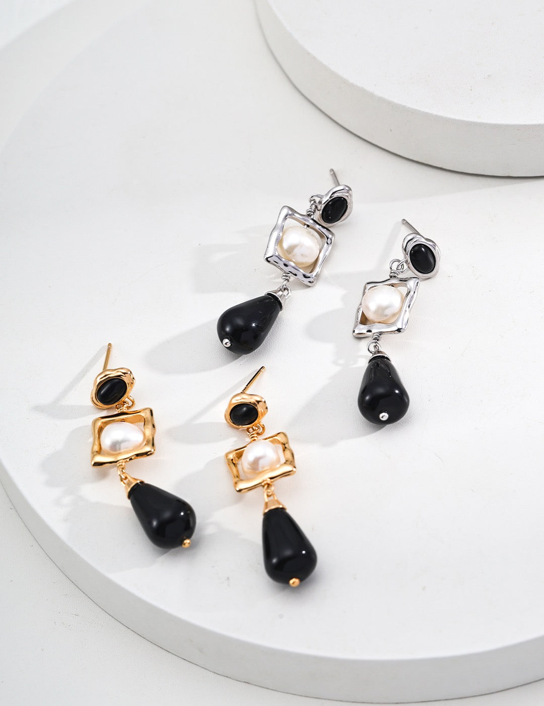 Black agate pearl earrings