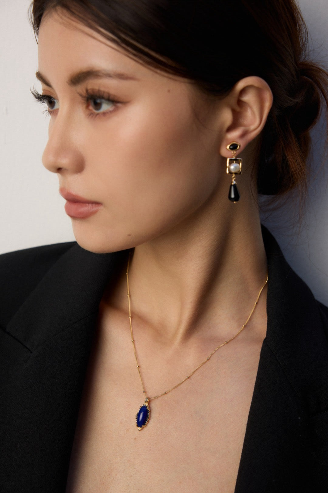 Black agate pearl earrings