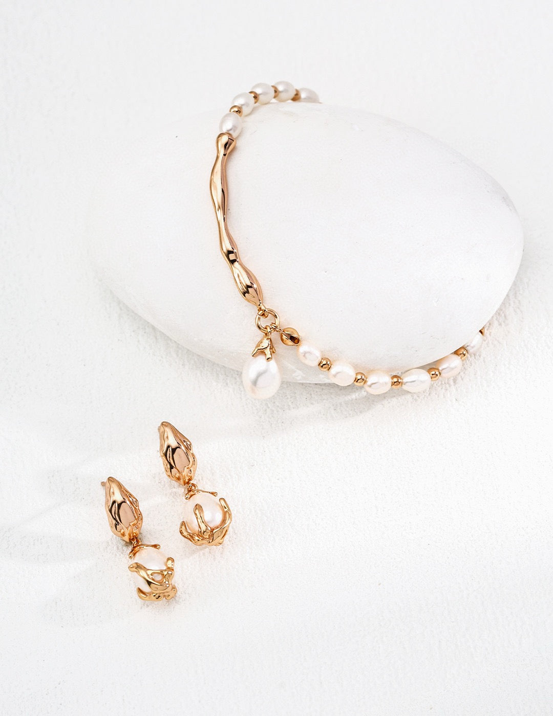 Dragon eggs pearl earrings