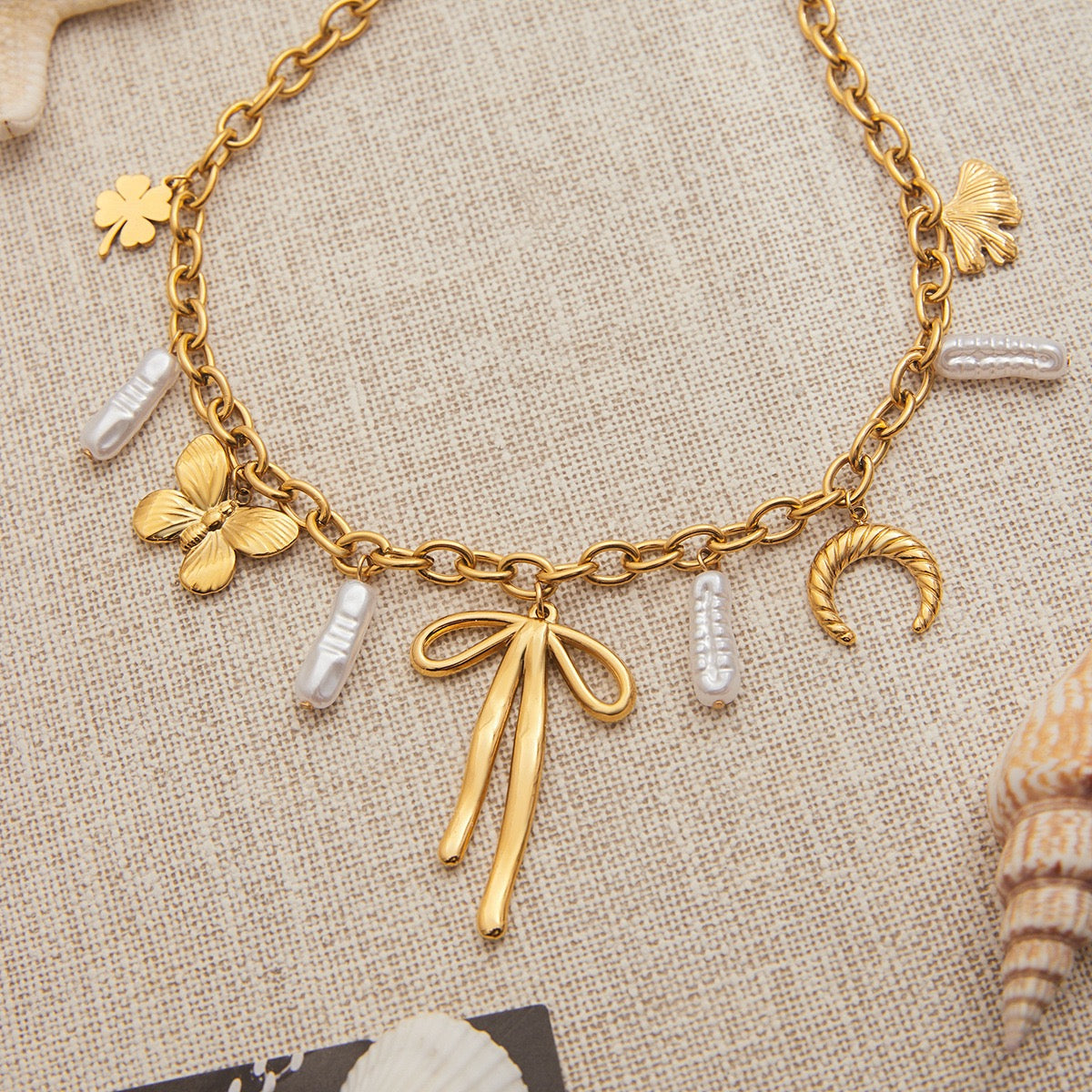 Pearly bow charm necklace