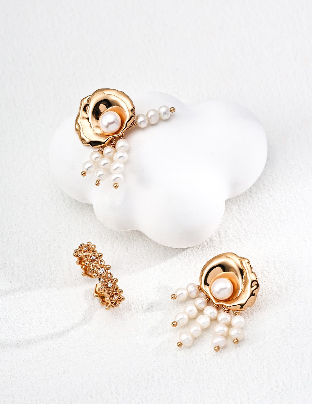 Shining waterfall pearl earrings