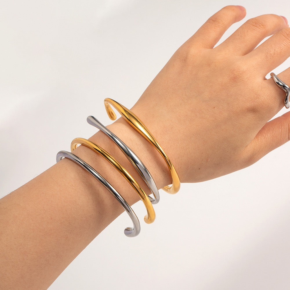 Karelu curvy bangles
