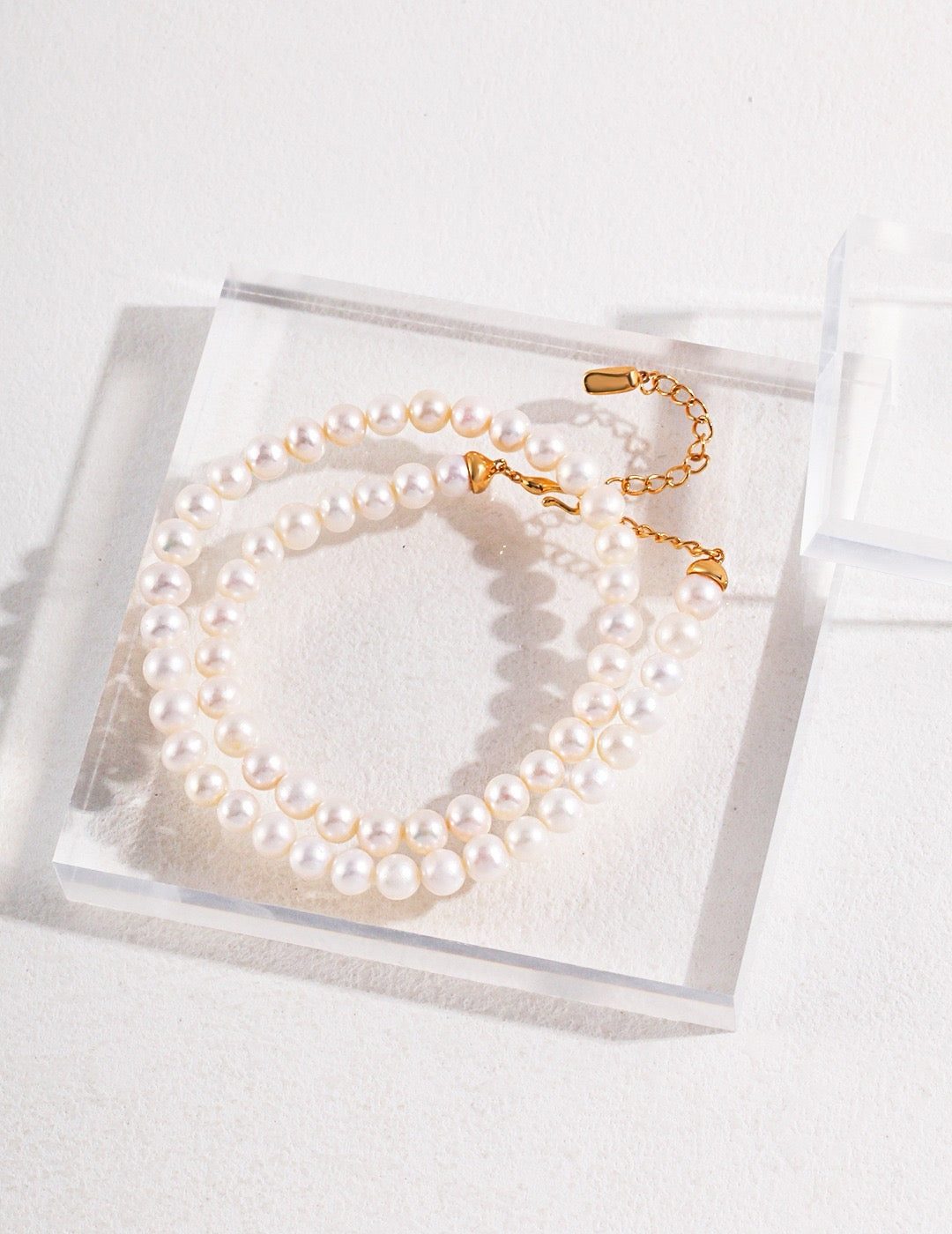 Classic natural pearls necklace