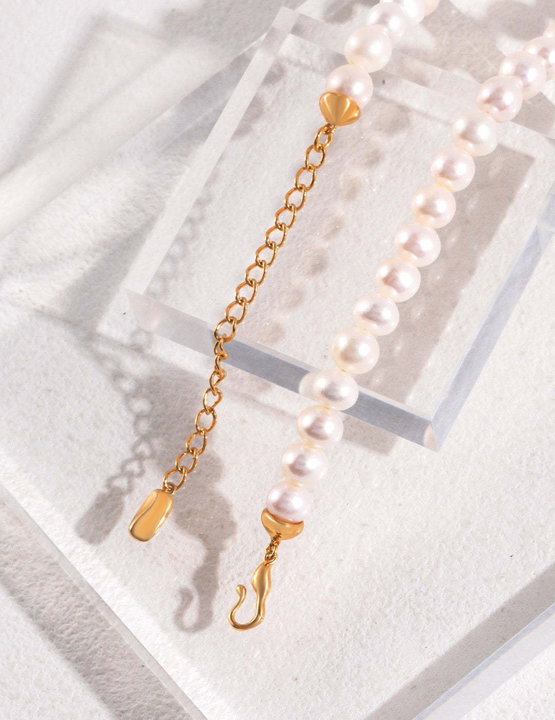 Classic natural pearls necklace